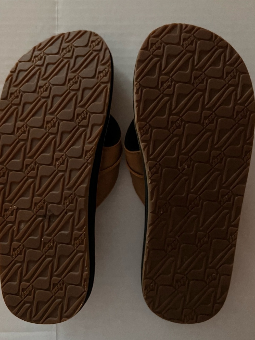 Reef Men’s Tan Leather Thong Sandals - Picture 7 of 7